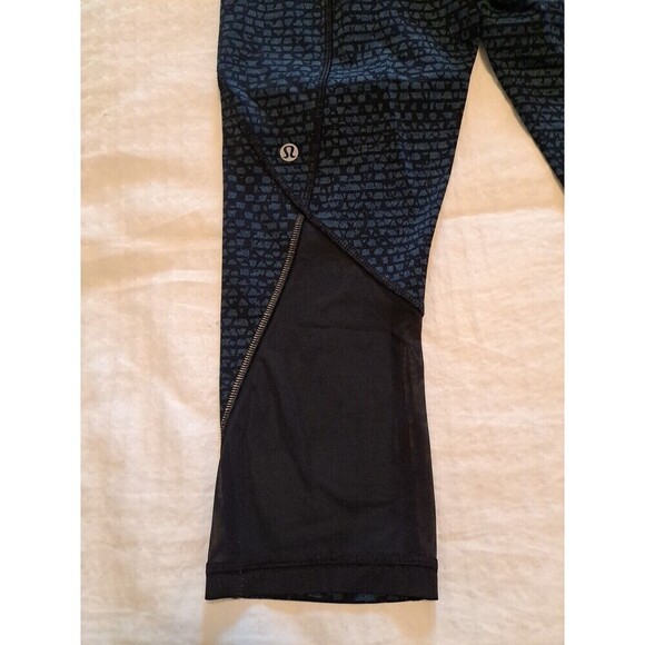 Lululemon Black & Blue Capri Crop Legging Size 4 mesh detail Excellent Condition - Picture 3 of 9